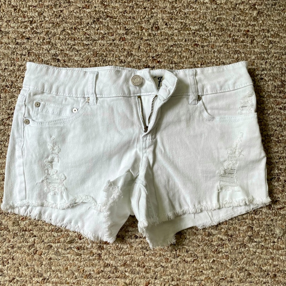 Women’s white denim shorts